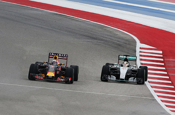 Даниэль Риккардо: С двигателями Mercedes мы могли бы выигрывать гонки