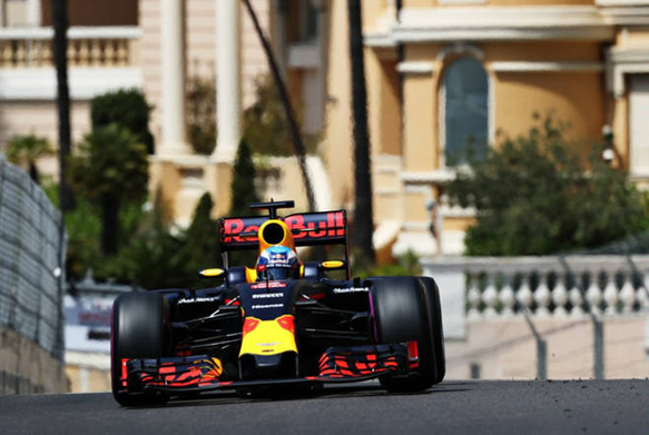 Red Bull и Toro Rosso продлили соглашение с Renault до 2018 года