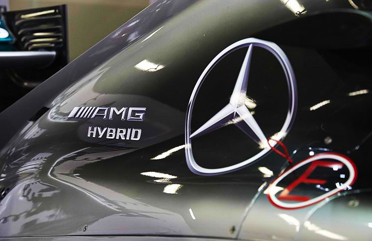 Новый болид Mercedes прошел обязательные краш-тесты FIA