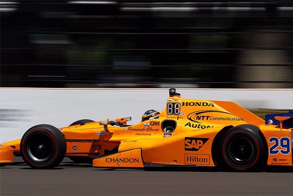 Инди-500: На болиде Фернандо Алонсо отказал двигатель Honda